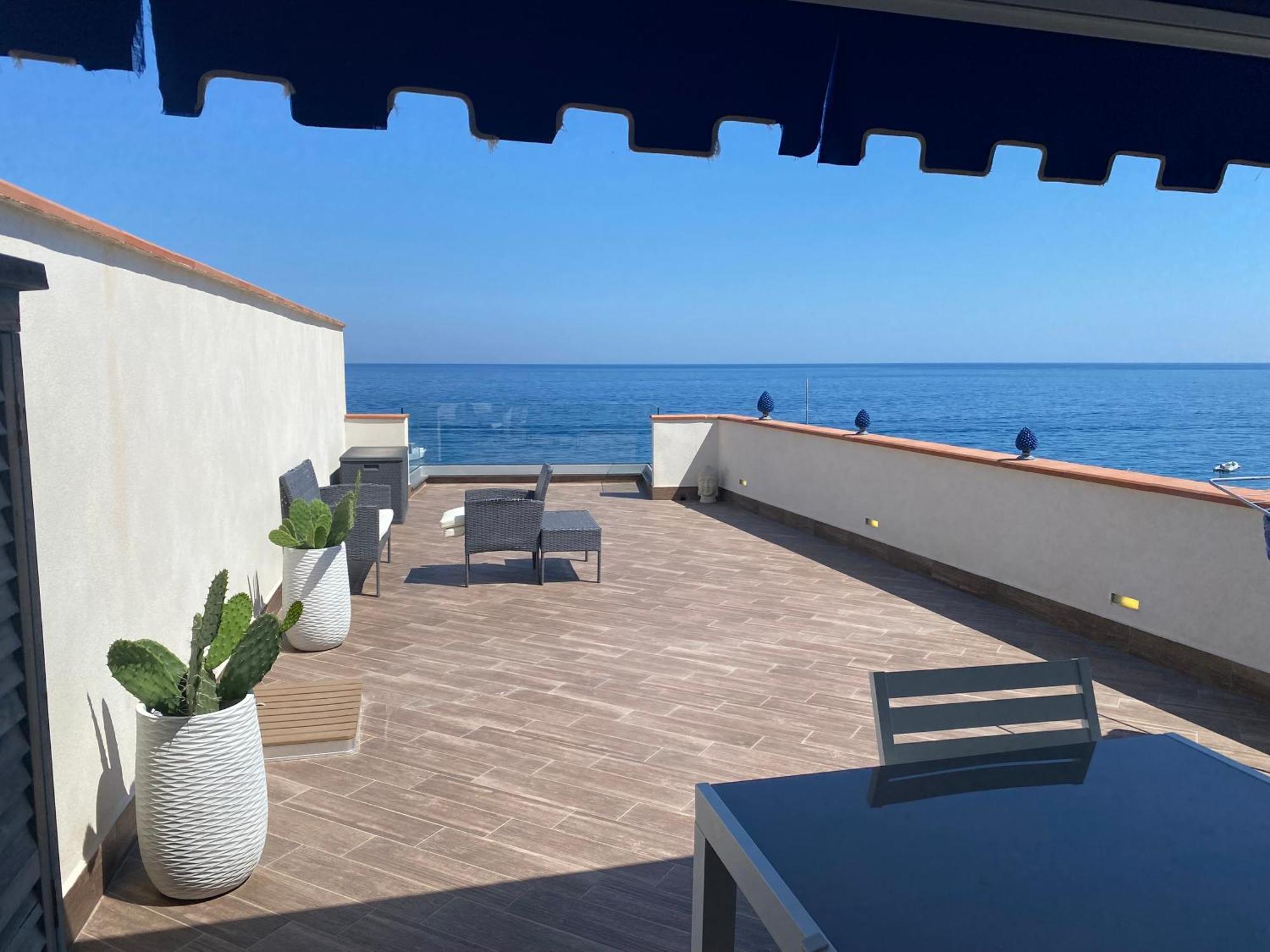 Beach Penthouse Marisol 2Floors, Central Letojanni Esterno foto